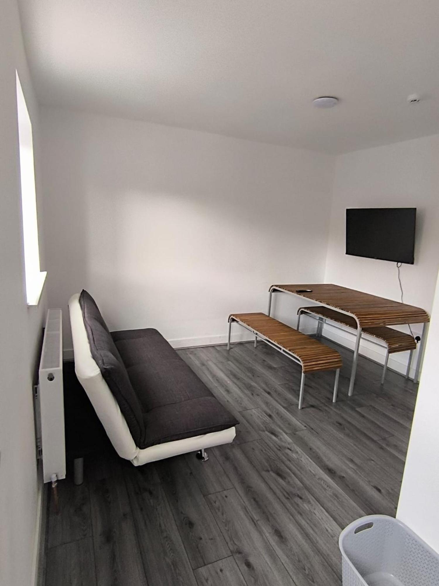 Spacious Full Home - Perfect For Families & Groups Oldbury  Zewnętrze zdjęcie